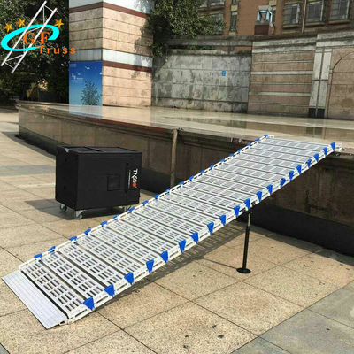 Escalera portátil del rollo de la aleación de aluminio 500KG para el acontecimiento al aire libre