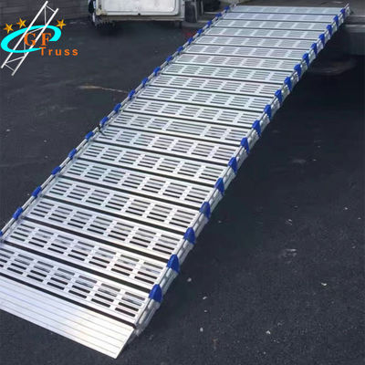 Escalera portátil del rollo de la aleación de aluminio 500KG para el acontecimiento al aire libre